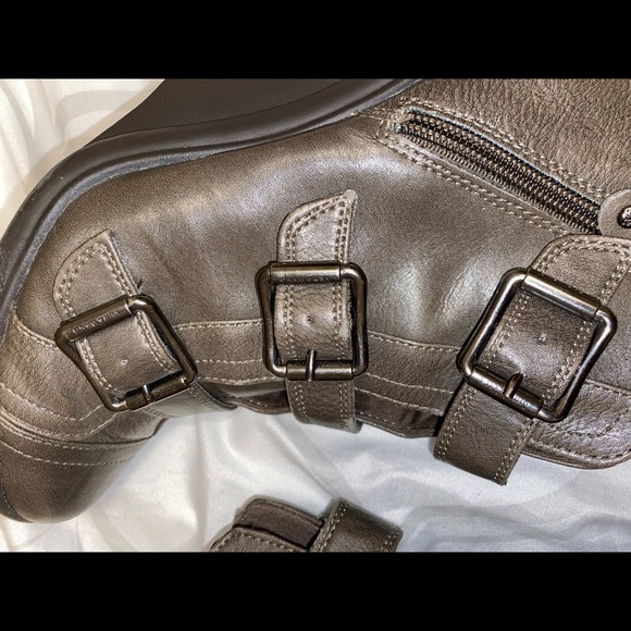 EUC SIZE 7-8 VEGAN LEATHER WEDGE BOOTIES - Picture 3 of 8